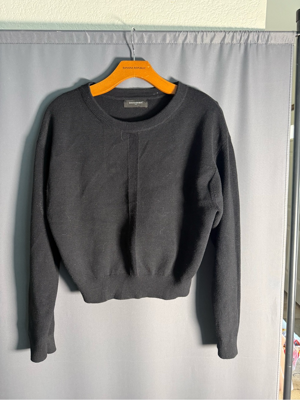 60% cotton Black Cropped Crewneck Sweater